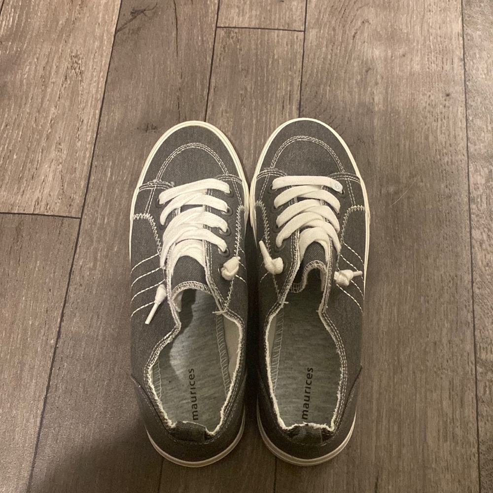Maurice’s Womens casual shoes size 9